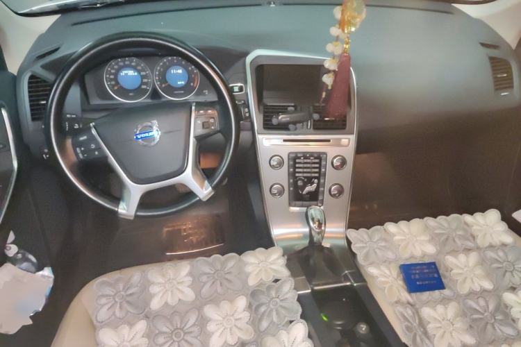 Used Volvo XC60 2013 T6 AWD Comfort Edition Center Console