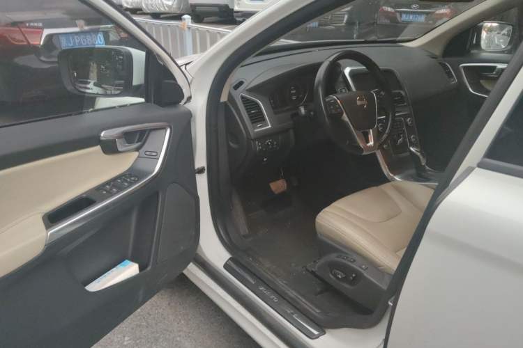 Used Volvo XC60  Driver Seat