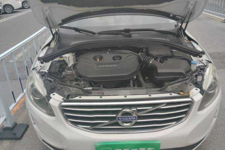 Used Volvo XC60  Engine Bay