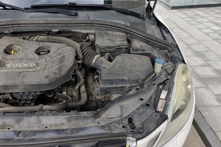 Used Volvo XC60 2013 T5 Comfort Edition Engine Bay Left