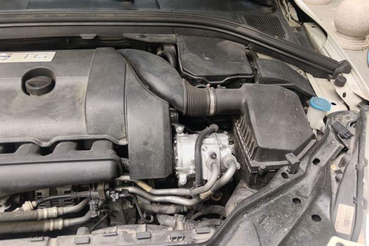 Used Volvo XC60 2013 T6 AWD Comfort Edition Engine Bay Left
