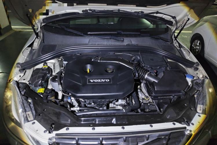 Used Volvo XC60 2013 T5 Comfort Edition Engine Bay