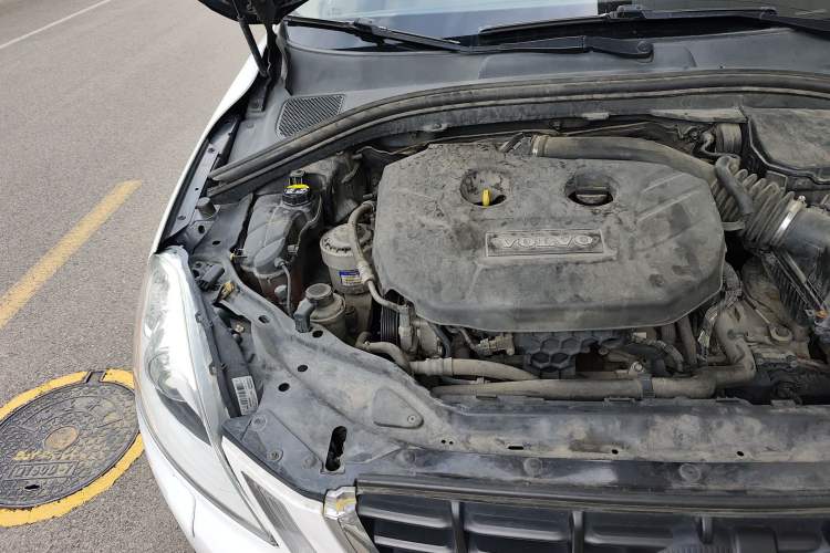 Used Volvo XC60 2013 T5 Comfort Edition Engine Bay Right