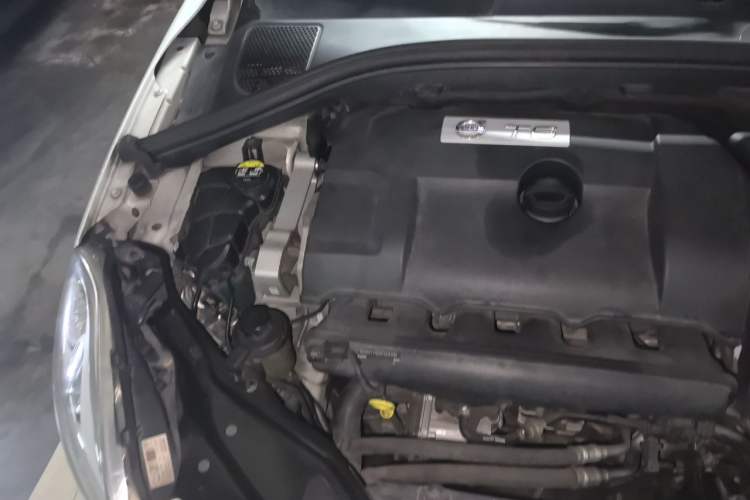 Used Volvo XC60 2013 T6 AWD Comfort Edition Engine Bay Right
