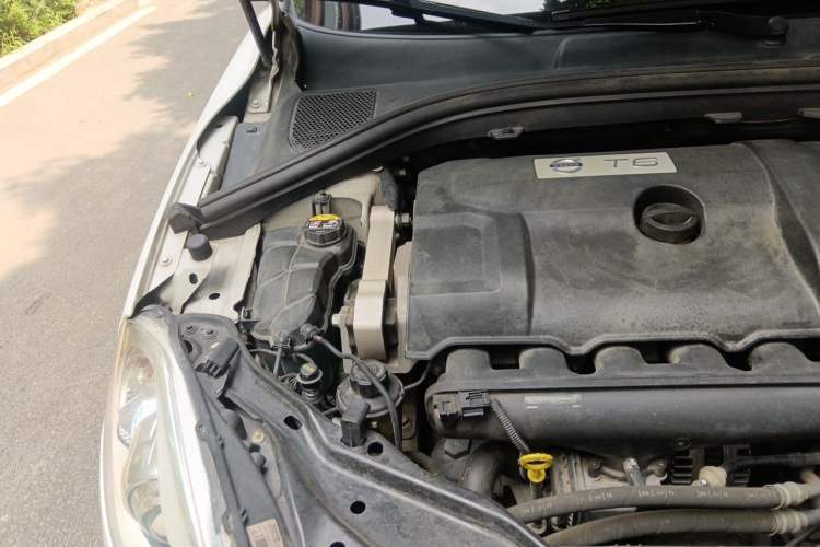 Used Volvo XC60 2013 T6 AWD Comfort Edition Engine Bay Right