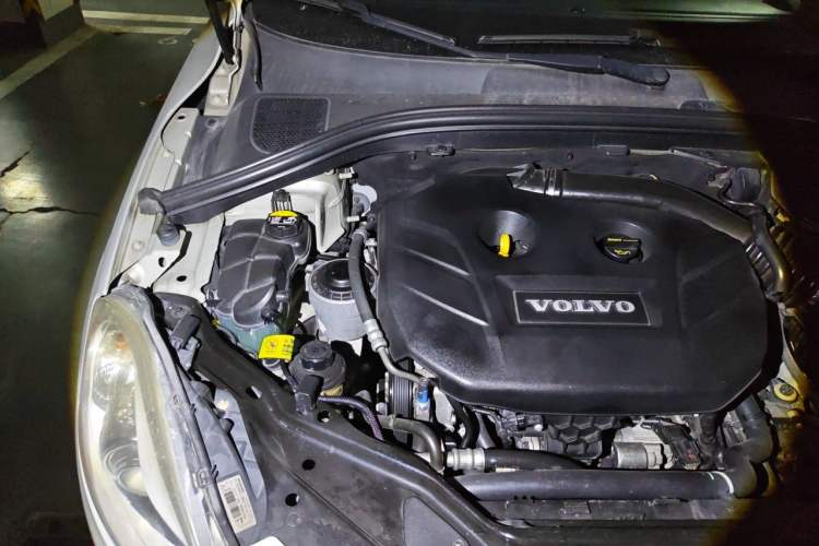 Used Volvo XC60 2013 T5 Comfort Edition Engine Bay Right