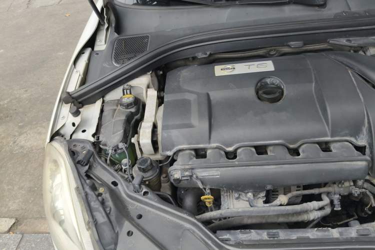Used Volvo XC60 2013 T6 AWD Comfort Edition Engine Bay Right