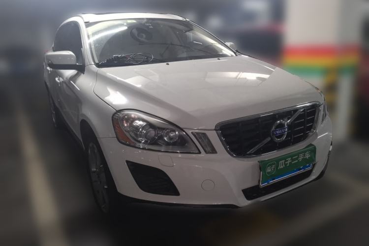 Used Volvo XC60 2013 T6 AWD Comfort Edition Front Right 45 Deg