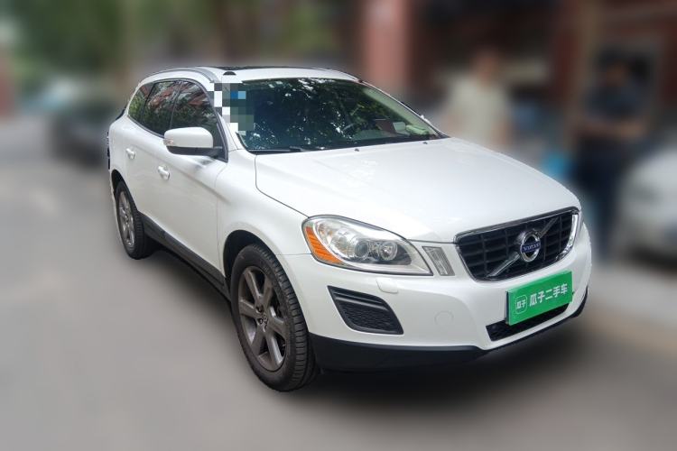 Used Volvo XC60 2013 T6 AWD Comfort Edition Front Right 45 Deg