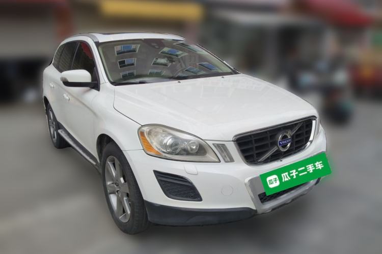 Used Volvo XC60 2013 T6 AWD Comfort Edition Front Right 45 Deg