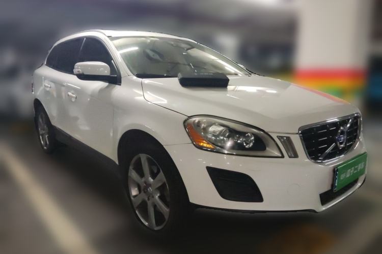 Used Volvo XC60 2013 T6 AWD Comfort Edition Front Right 45 Deg