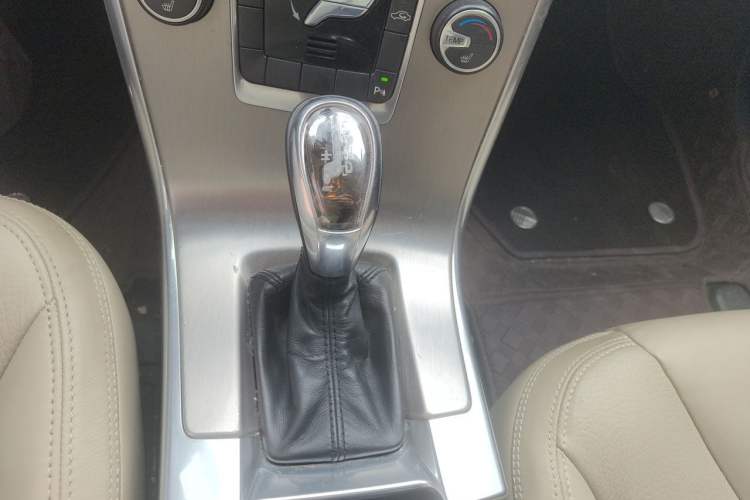 Used Volvo XC60 2013 T5 Comfort Edition Gear Lever
