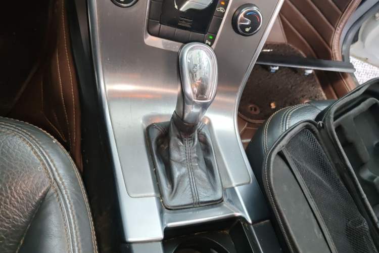 Used Volvo XC60 2013 T5 Comfort Edition Gear Lever