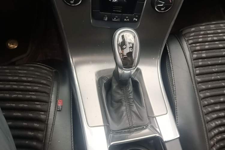 Used Volvo XC60 2013 T5 Prestige Edition Gear Lever