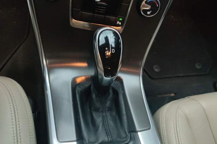 Used Volvo XC60  Gear Lever