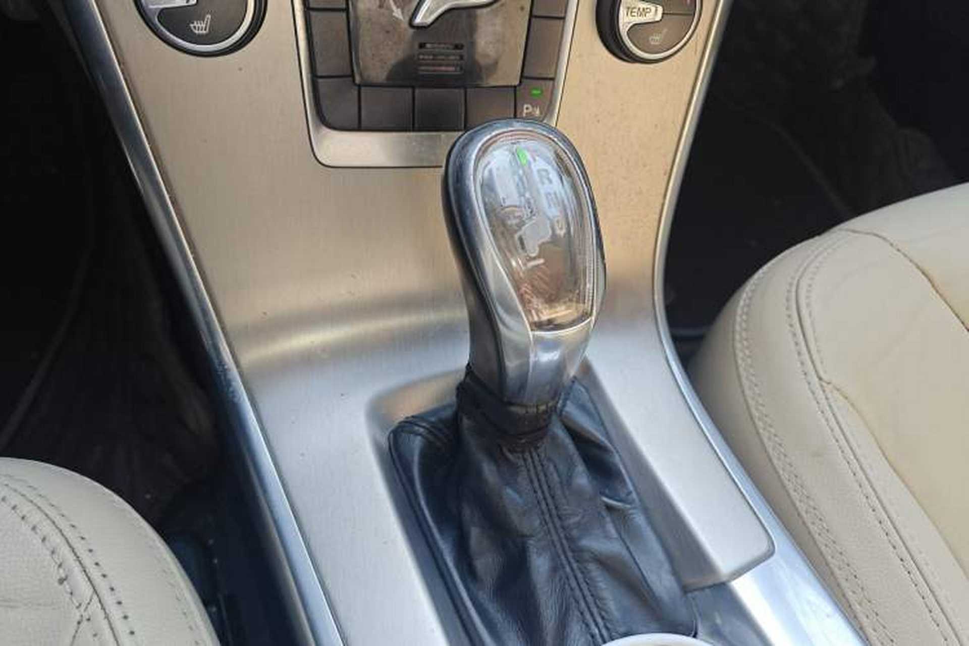 Used Volvo XC60 2013 T5 Comfort Edition Gear Lever