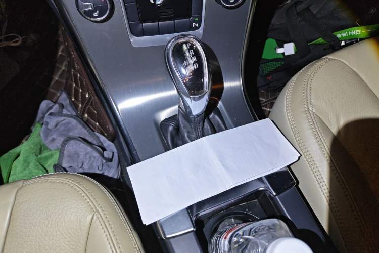 Used Volvo XC60 2013 T5 Comfort Edition Gear Lever