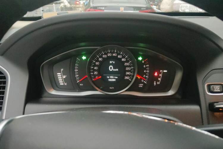Used Volvo XC60  Instrument Cluster