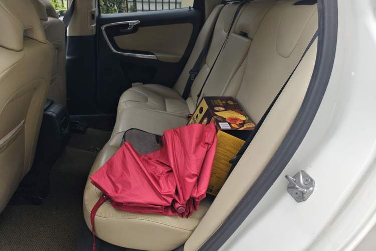Used Volvo XC60 2013 T5 Comfort Edition Interior 4