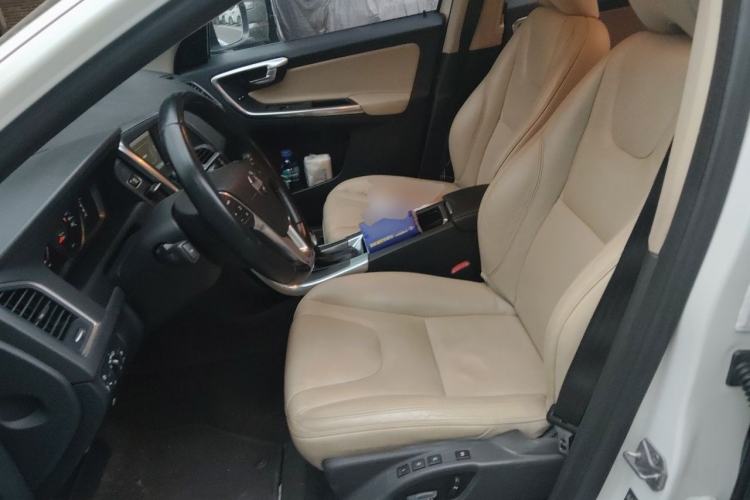 Used Volvo XC60  Left Front Seat