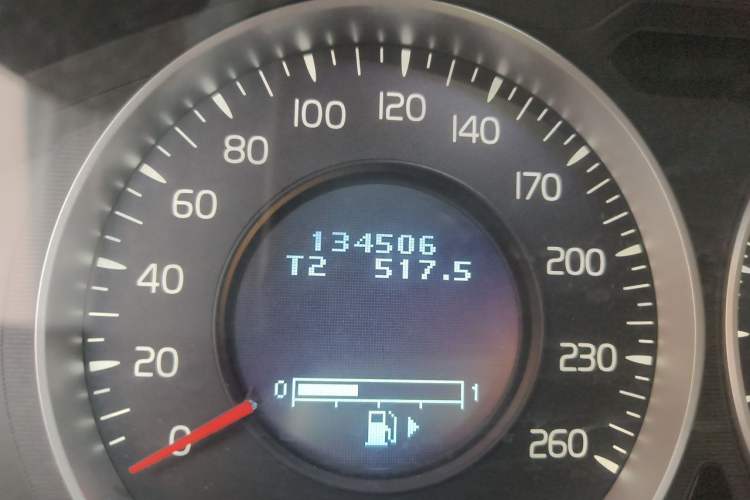 Used Volvo XC60 2013 T5 Comfort Edition Odometer Close Up