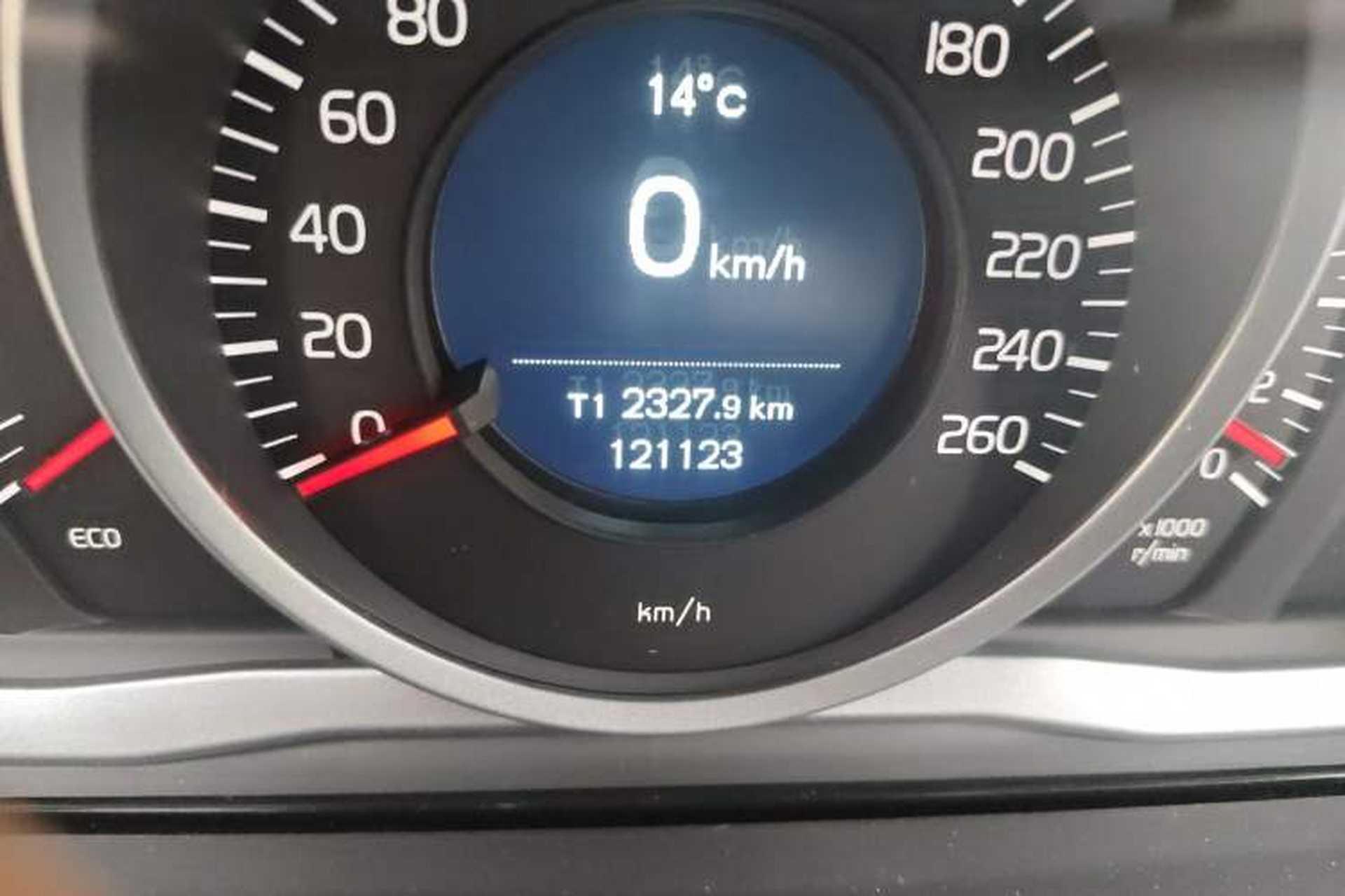 Used Volvo XC60 2013 T5 Comfort Edition Odometer Close Up