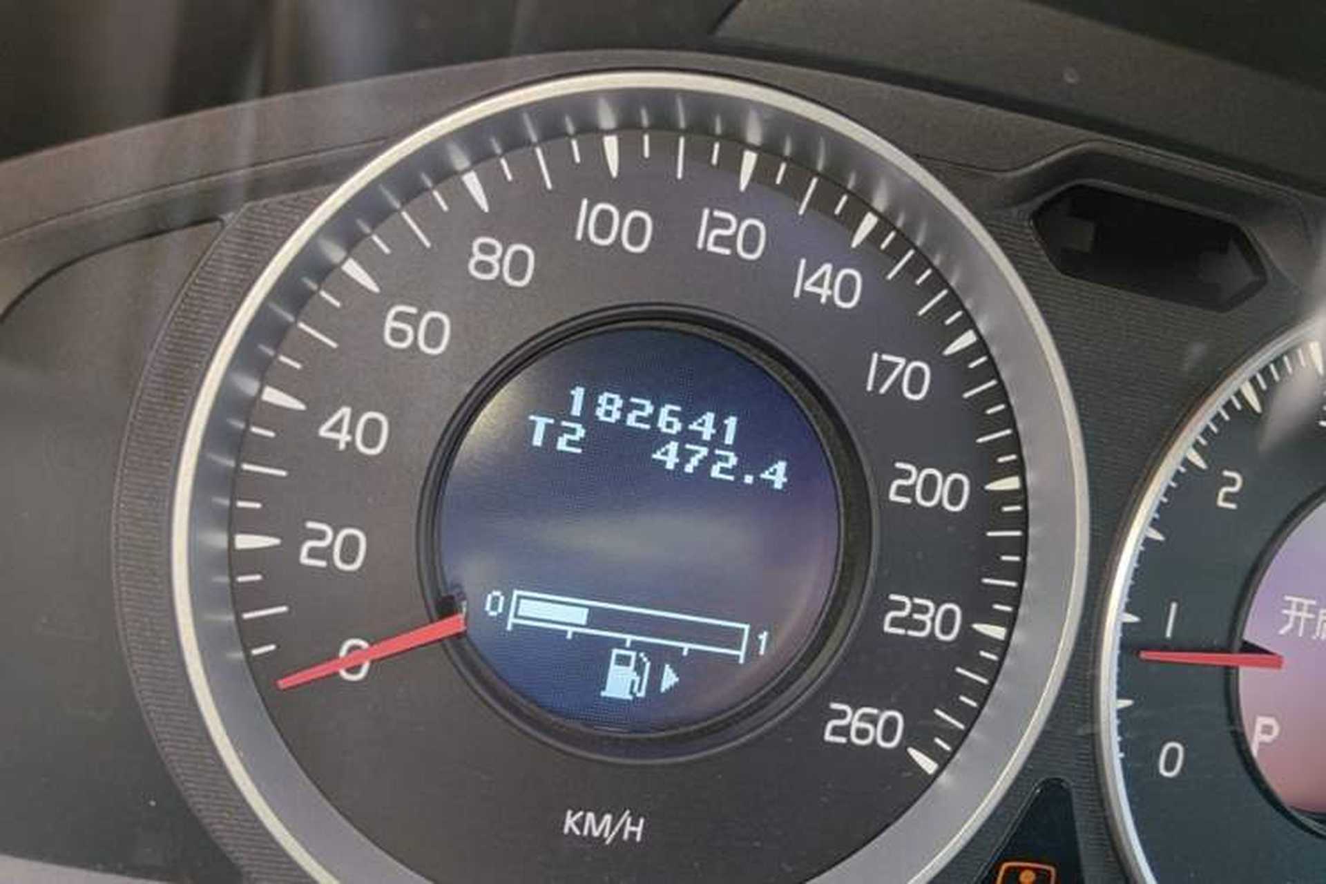 Used Volvo XC60 2013 T5 Comfort Edition Odometer Close Up