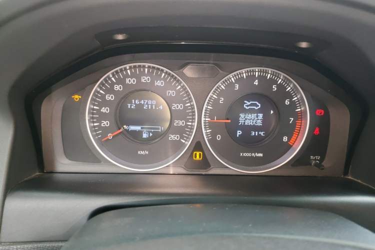 Used Volvo XC60 2013 T5 Comfort Edition Odometer Close Up