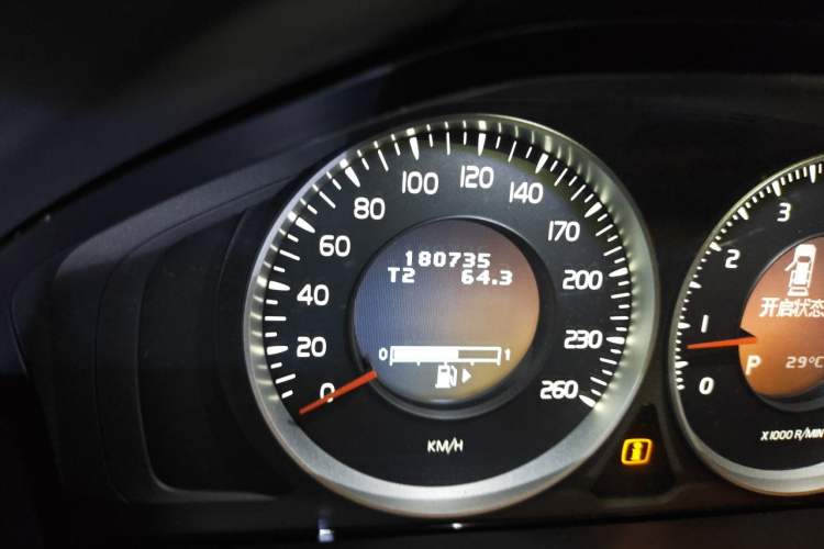 Used Volvo XC60 2013 T5 Comfort Edition Odometer Close Up