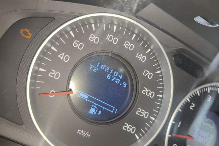 Used Volvo XC60 2013 T6 AWD Comfort Edition Odometer Close Up