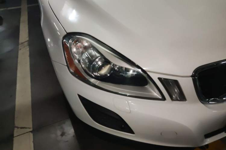 Used Volvo XC60 2013 T6 AWD Comfort Edition Right Front Headlight