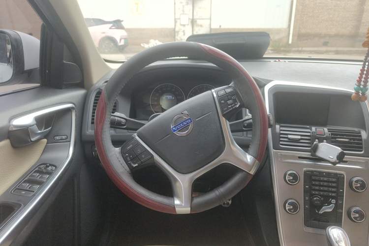 Used Volvo XC60 2013 T5 Comfort Edition Steering Wheel