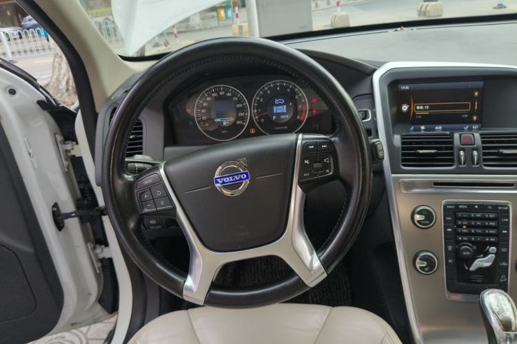 Used Volvo XC60 2013 T6 AWD Comfort Edition Steering Wheel