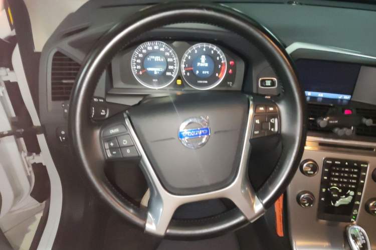 Used Volvo XC60 2013 T6 AWD Comfort Edition Steering Wheel