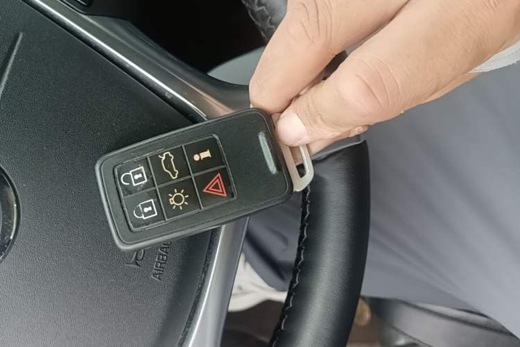 Used Volvo XC60 2013 T5 Prestige Edition Vehicle Key