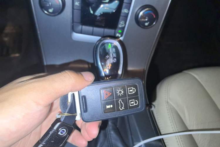 Used Volvo XC60 2013 T6 AWD Comfort Edition Vehicle Key