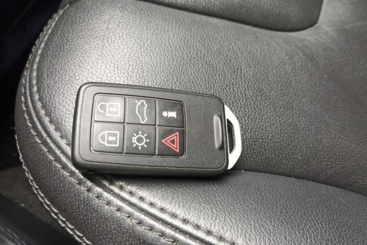 Used Volvo XC60 2013 T6 AWD Comfort Edition Vehicle Key