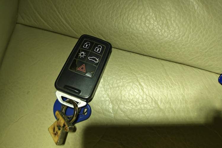 Used Volvo XC60 2013 T5 Comfort Edition Vehicle Key