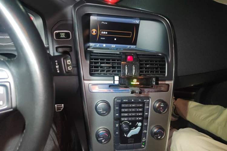 Used Volvo XC60 2013 T6 AWD Comfort Edition Audio And AC Panel