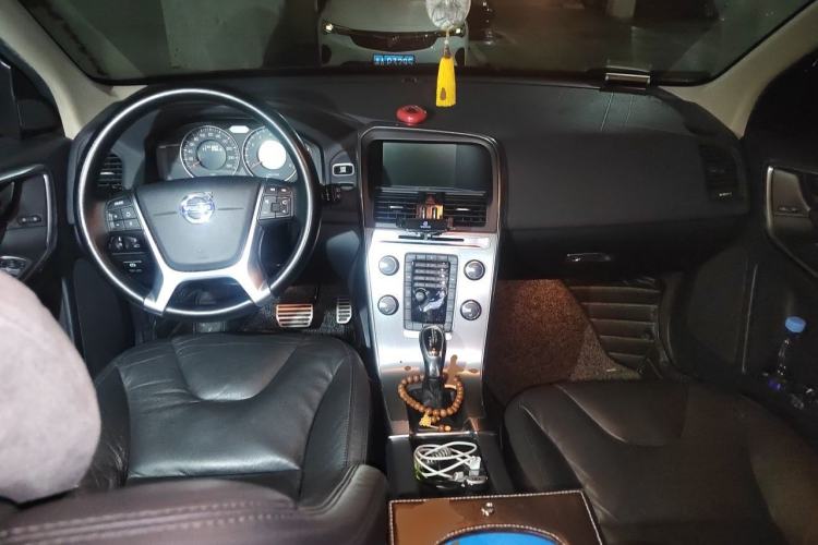 Used Volvo XC60 2013 T6 AWD Comfort Edition Center Console