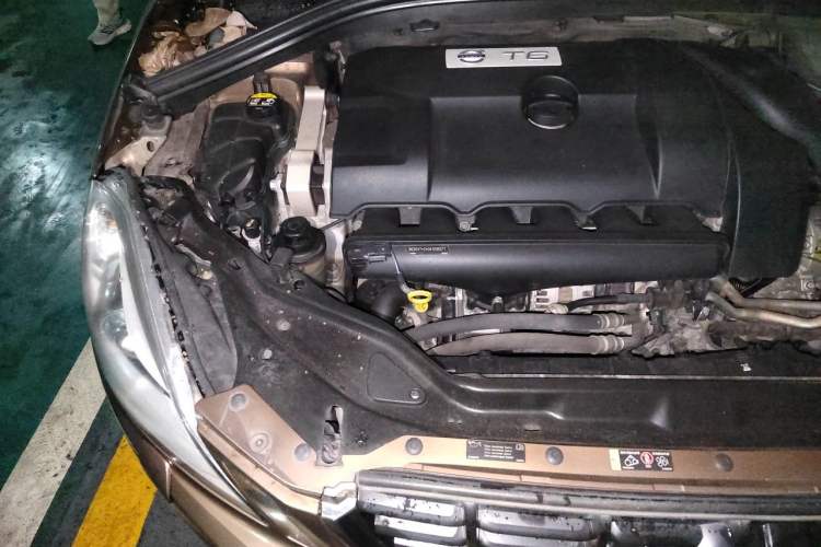 Used Volvo XC60 2013 T6 AWD Comfort Edition Engine Bay Right