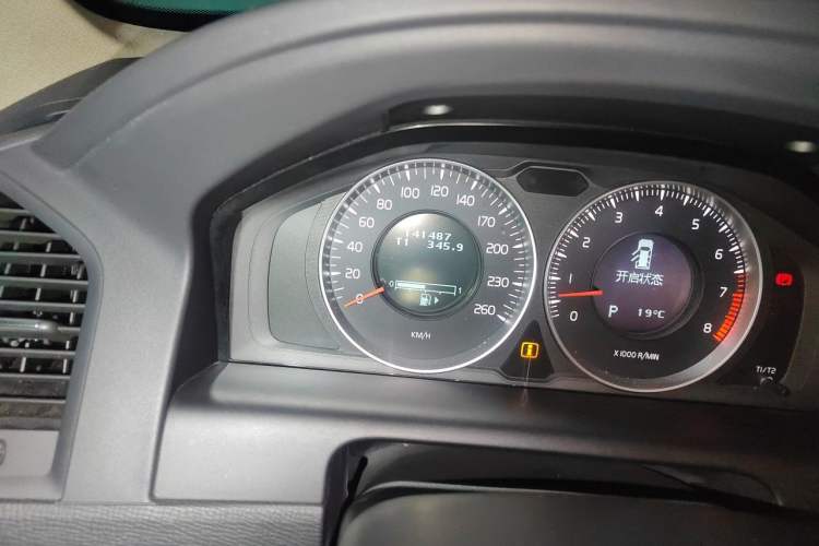 Used Volvo XC60 2013 T6 AWD Comfort Edition Odometer Close Up