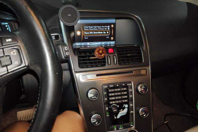 Used Volvo XC60 2014 T5 Zhiyi Edition Audio And AC Panel