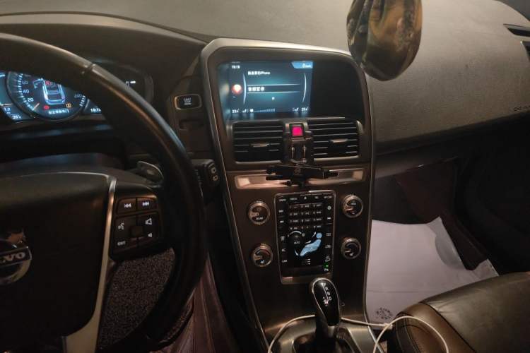 Used Volvo XC60 2014 T6 Zhiyi Edition Audio And AC Panel