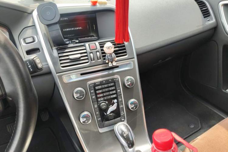 Used Volvo XC60 2014 T6 Zhiyi Edition Audio And AC Panel