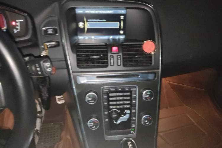 Used Volvo XC60 2014 T6 Zhiyi Edition Audio And AC Panel