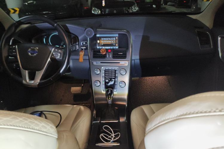 Used Volvo XC60 2014 T5 Zhiyi Edition Center Console