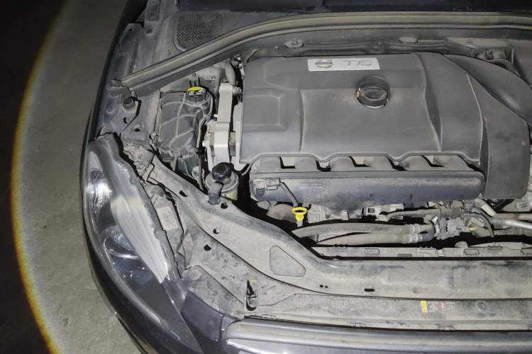 Used Volvo XC60 2014 T6 Zhiyi Edition Engine Bay Right