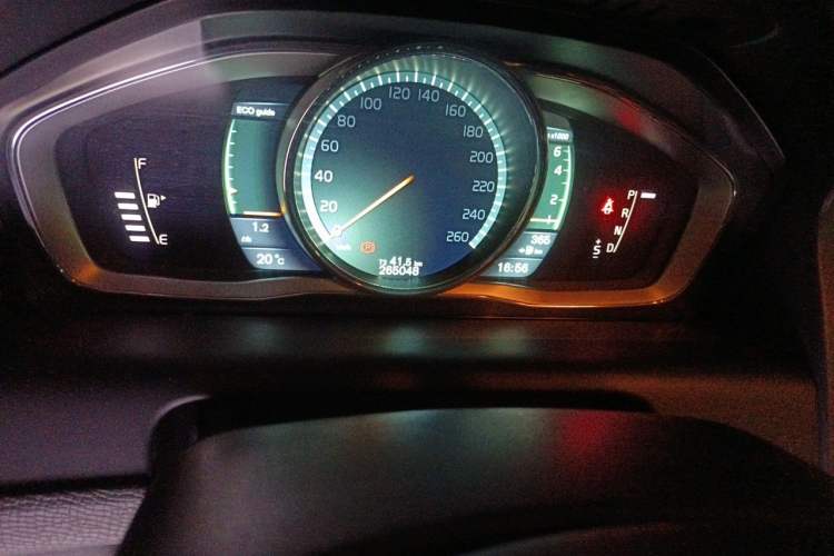 Used Volvo XC60 2014 T5 Zhiya Edition Odometer Close Up