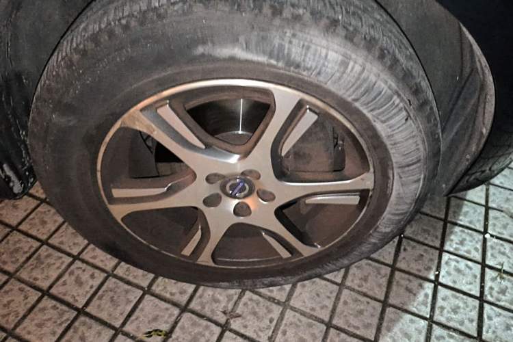 Used Volvo XC60 2014 Facelift T5 Zhiyi Edition Right Front Wheel Hub